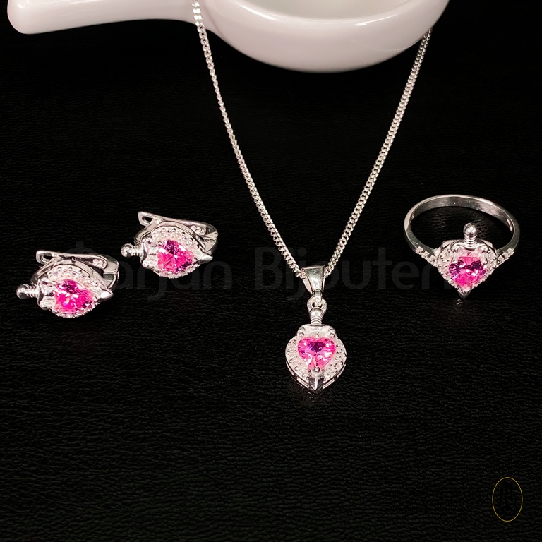 Ensemble en argent collier , boucle d'oreille et bague