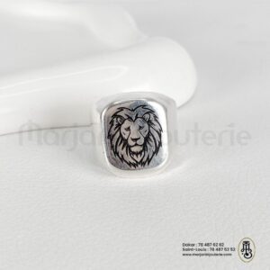 Bague chevalière argent avec motif fond noir