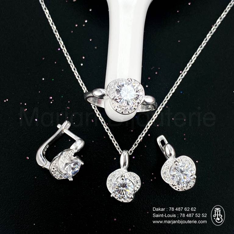 Ensemble chaine et boucle d'oreille en argent